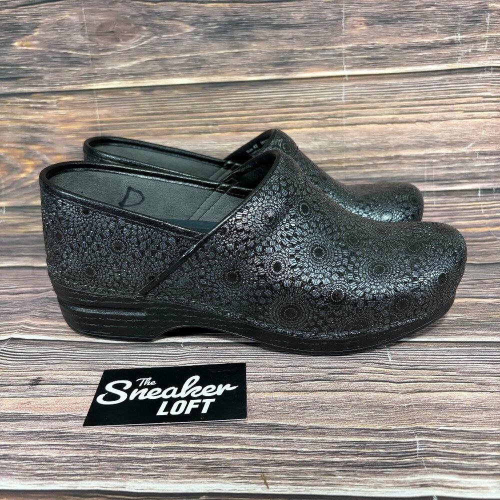Dansko XP Pro Medallion Embossed Clogs‎ Women's Leather Size 42 US 12